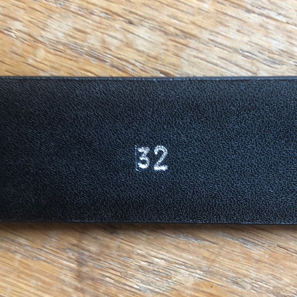 Black belt with retro buckle - Picture 2 of 3